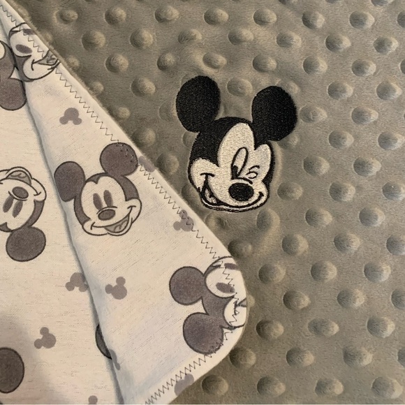 🏰🖤🤍🖤🤍ADORABLE BRAND NEW Mickey Baby Blanket - Picture 1 of 4